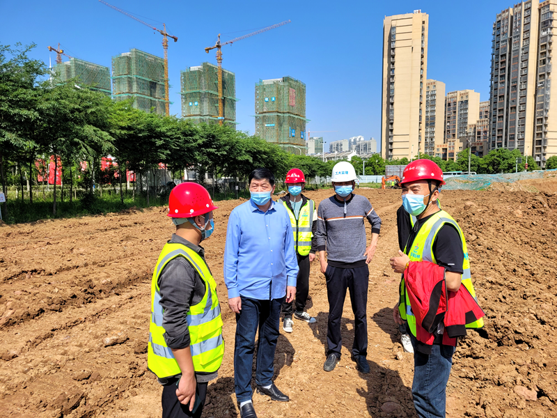 六安市重點工程建設管理處黨組書記、主任陳斌到長安路南延項目調研復工復產工作